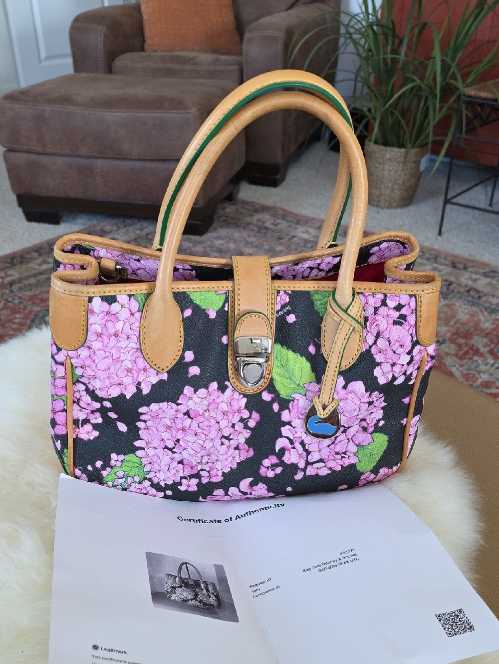Gorgeous Dooney & Bourke Pink Hydrangea Satchel 🩷🌸🖤